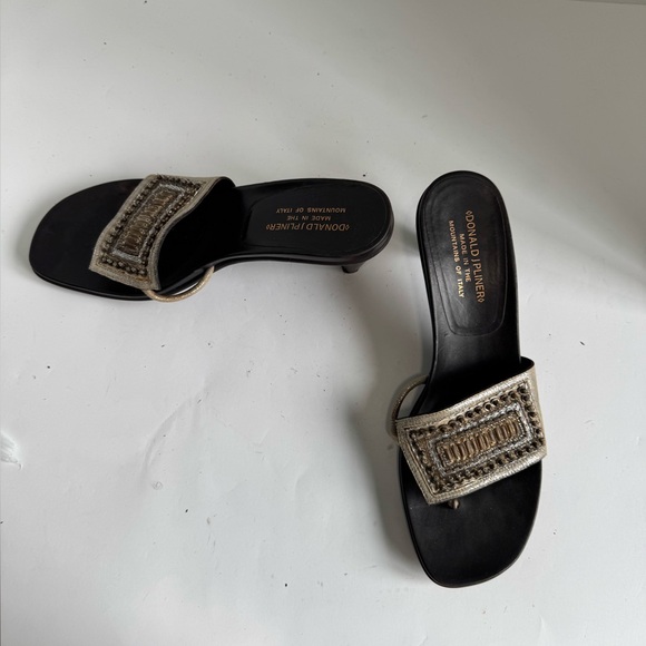 Donald J. Pliner Tatum 2 Beaded Metallic Sandals. Size 9 - Picture 10 of 15